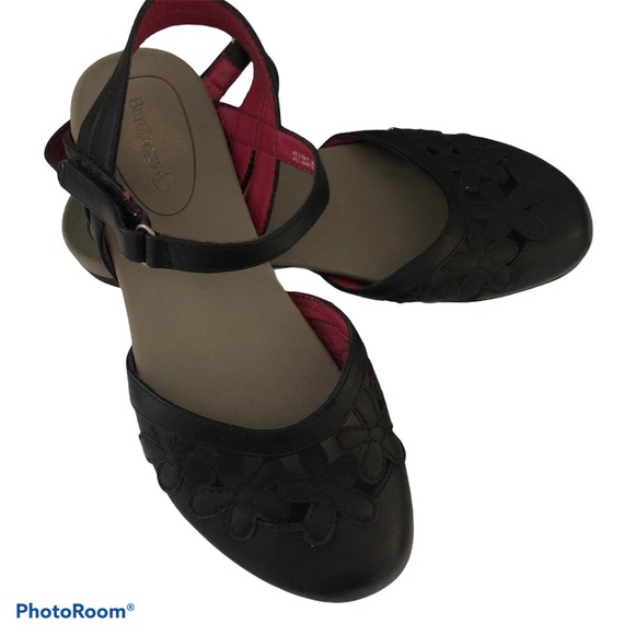 BareTraps Shoes - Baretraps Womens Black & Red Floral Cutout Sandals With Adjustable Straps Size 9
